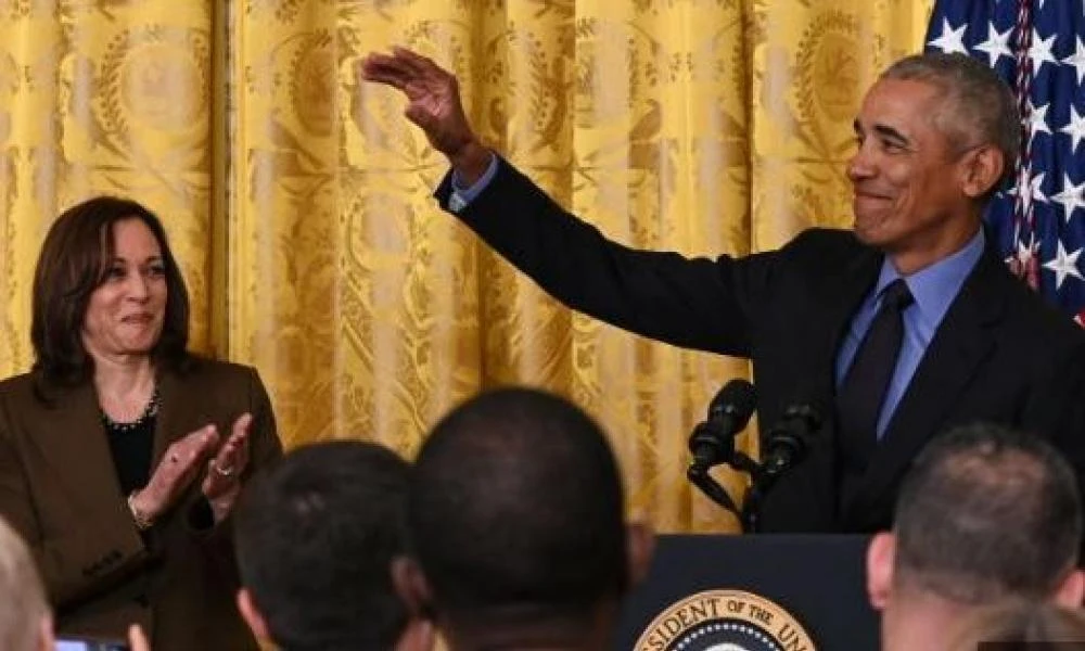 Οι Ομπάμα ανακοίνωσαν τη στήριξη τους στην Κάμαλα Χάρις - Το βίντεο με την τηλεφωνική επικοινωνία τους